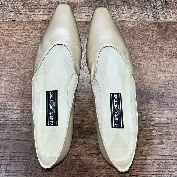 Vintage 80’s Pearlized Stuart Weitzman 1.5” Gold Studded Heels in Ivory - Picture 7 of 16